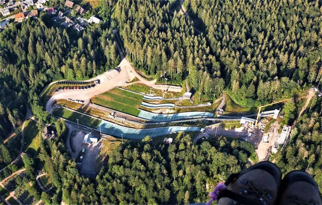 Auch die Baustelle am Schanzenturm in ...r Volker Jung aus der Luft angeschaut.  | Foto: Volker Jung