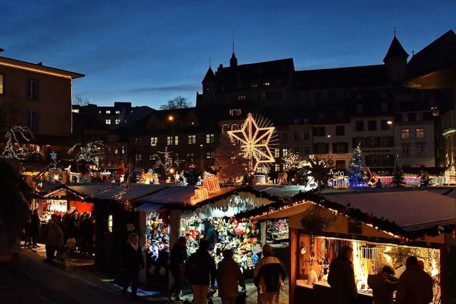 Vor historischer Kulisse:  Weihnachtsmarkt in Basel  | Foto: KBR