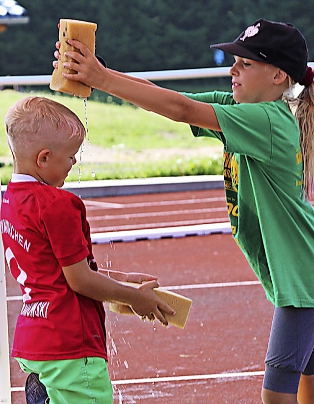 Abkhlung ist wichtig, wenn man sich b...ichen Temperaturen sportlich bettigt.  | Foto: Martha Weishaar