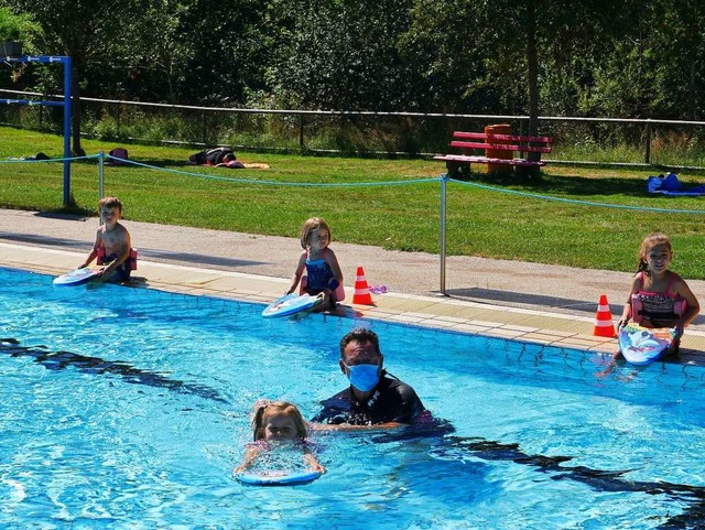 Kinderschwimmkurs im Neustdter Freibad.  | Foto: Eva Korinth