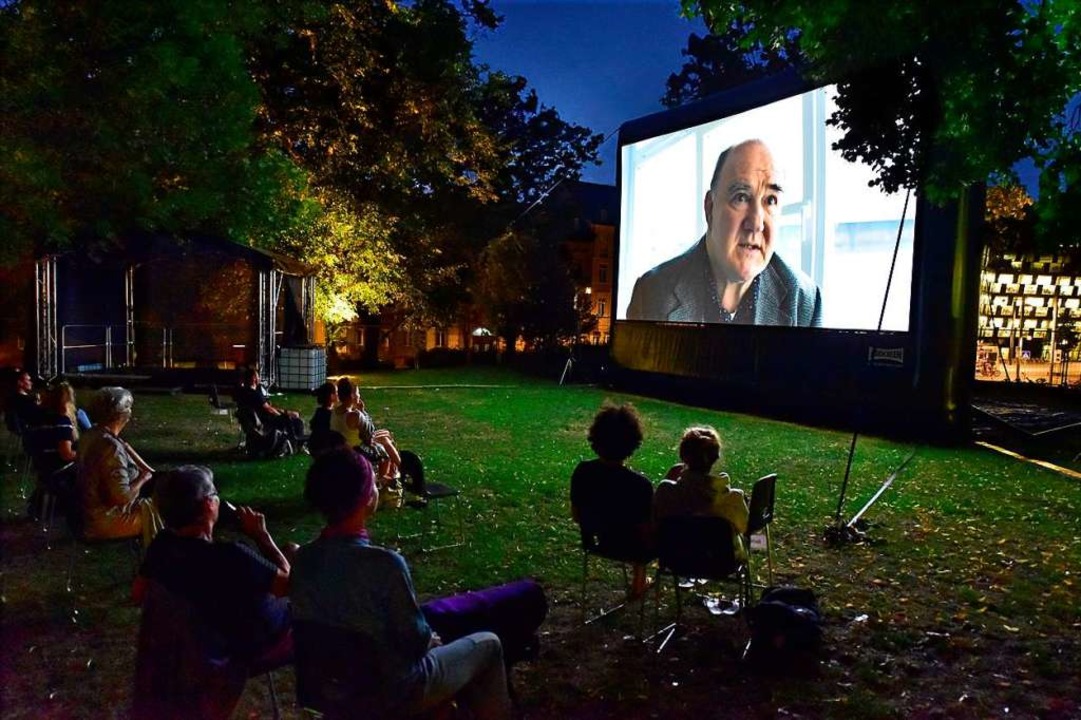 Im Mensagarten an der Rempartstrae gibt es derzeit Filme  und kleine Konzerte.  | Foto: Thomas Kunz