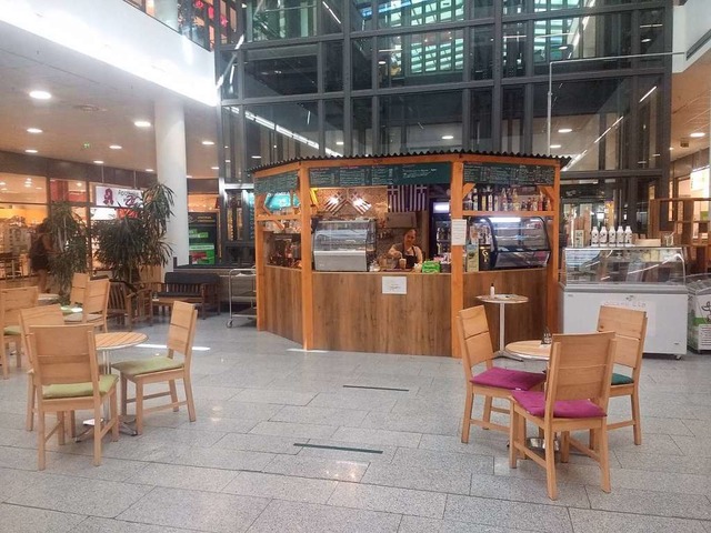Das Caf Ilios liegt im Eingangsbereich des Einkaufszentrums Oberwiehre.  | Foto: Matej Snethlage