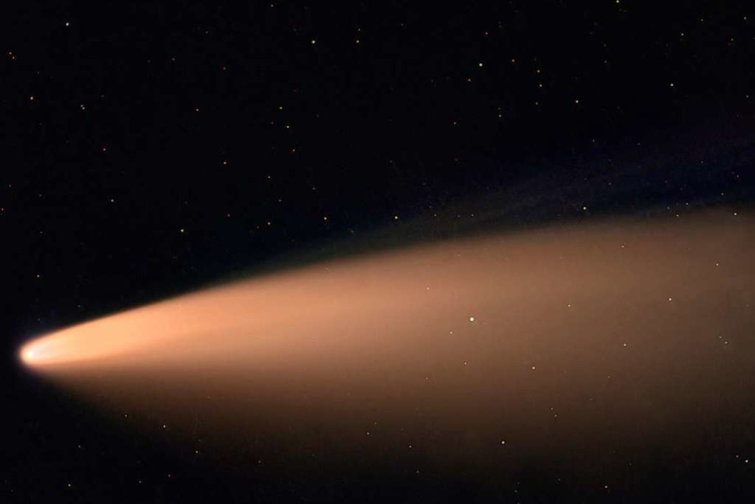 Der Komet C/2020 &#8222;Neowise&#8220; mit langem Schweif.  | Foto: Julian Shroff