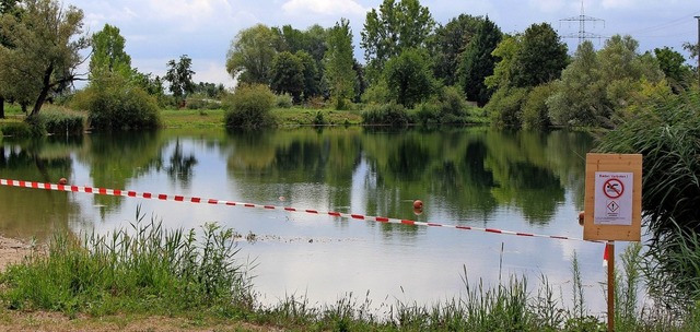 Seit gestern ist der Baggersee beim Anglerheim wegen Keimen gesperrt.   | Foto: Reiner Beschorner