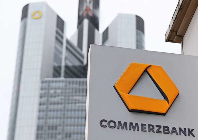Wie andere Banken auch dnnt die Commerzbank ihr Filialnetz aus.   | Foto: Arne Dedert (dpa)