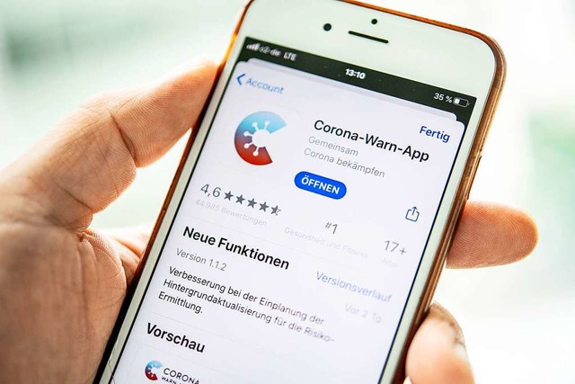 Die Corona-Warn-App soll nach einigen ...tionieren &#8211; auch in der Schweiz.  | Foto: Zacharie Scheurer (dpa)