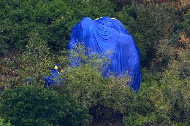 Der Ballon schlug zunchst auf einem A...1; und rutschte dann in Richtung rein.  | Foto: Thomas Frey (dpa)