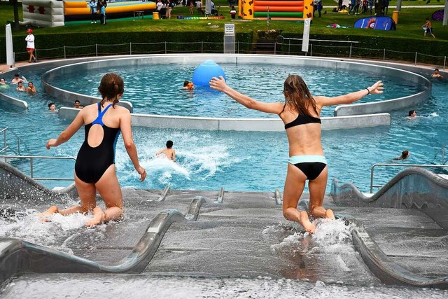 Deutlich weniger Besucher finden im Corona-Jahr ins Parkschwimmbad.  | Foto: Barbara Ruda