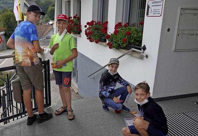 Bei ihrer Spurensuche whrend der Dorf...n die Kinder vor verschlossenen Tren.  | Foto: Hans-Jrgen Sackmann