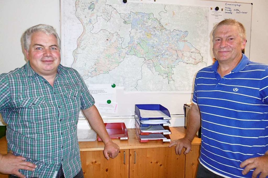 Stefan Lehmann (rechts), Leiter der Ho...as Laubis. Beide sind Forstingenieure.  | Foto: Peter Stellmach