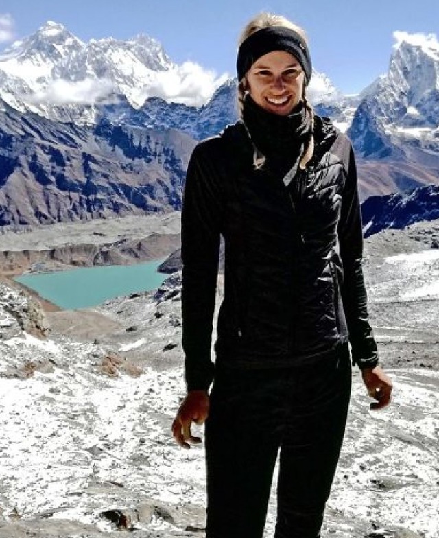 Sinah Hrbin auf dem Renjo-La-Pass auf...el des Mount Everests auf 8848 Metern.  | Foto: Privat