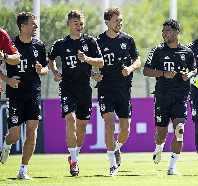 Bayern-Training in Portugal: Thomas M...mmich, Leon Goretzka und Serge Gnabry.  | Foto: Matthias Balk (dpa)