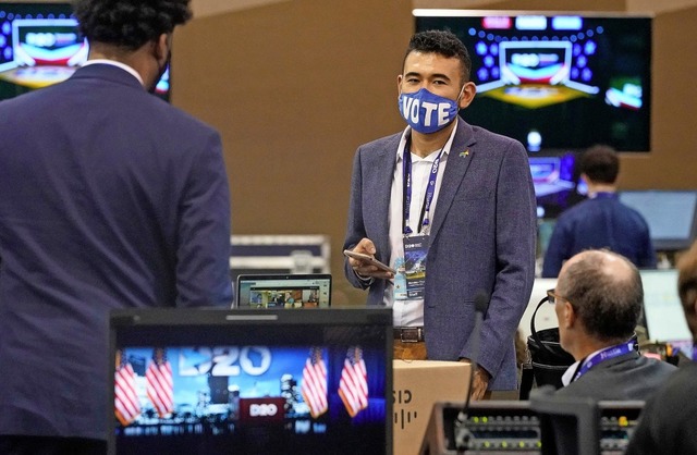 Ein Parteitag mit vielen Monitoren und...consin Center in Milwaukee, Wisconsin.  | Foto: MORRY GASH (AFP)