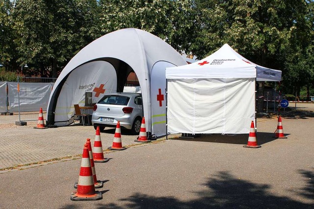 Auf dem Parkplatz der Neumattenhalle w...ersonen auf das Coronavirus getestet.   | Foto: Landratsamt Emmendingen  Ulrich Spitzmller