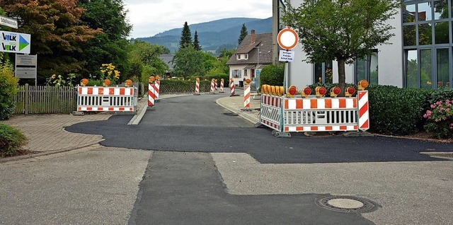 In Kirchzarten  ist der erste Bauabsch...erung des Gehwegs der Feldbergstrae.   | Foto: Gerhard Lck