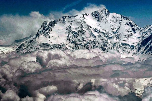 Der Nanga Parbat im Himalaya, wo 1970 ...jngerer Brder Gnther ums Leben kam.  | Foto: A2800 epa Olivier Matthys