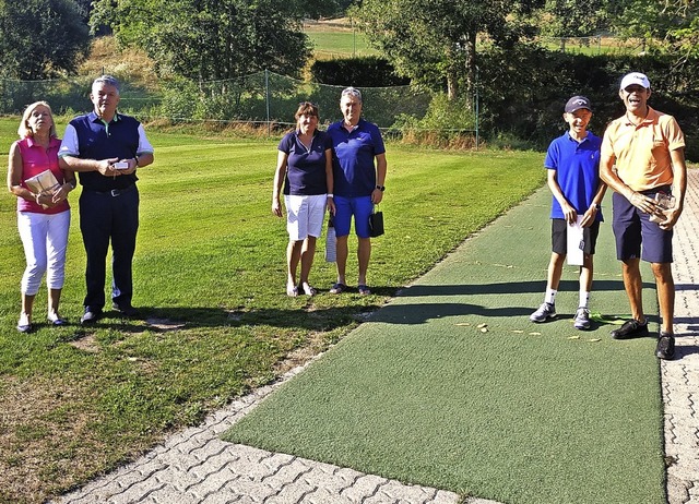 <BZ-FotoAnlauf>Golfclub:</BZ-FotoAnlau...k wurden in Schnau 800 Euro erspielt.  | Foto: privat