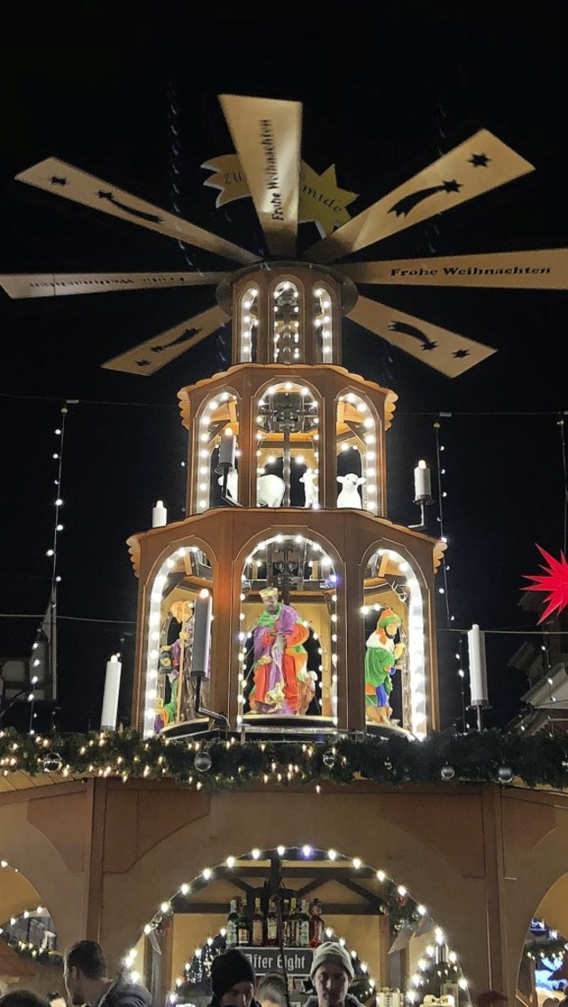 Eine  Pyramide  thront ber dem Waldsh... Budenstadt dieses Jahr geffnet wird.  | Foto: Schlichter, Juliane