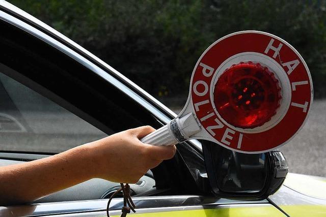 Polizei sucht weien Kombi nach Unfall in Gundelfingen