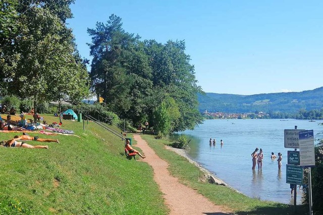 Brennet-Beach am Donnerstagnachmittag:...he und der Rhein werden gerne genutzt.  | Foto: David Rutschmann