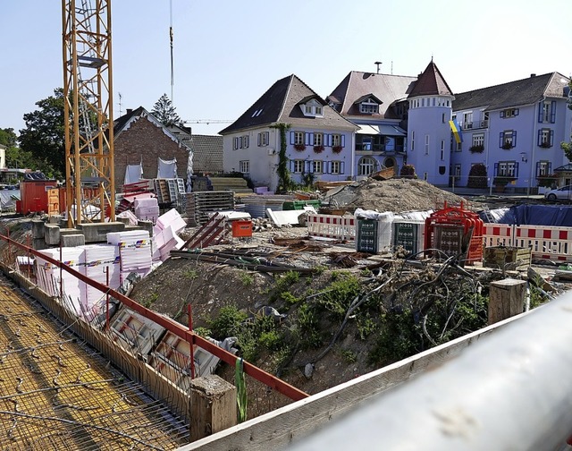 Bad Krozingens Zentrum ist derzeit eine groe Baustelle.  | Foto: Frank Schoch