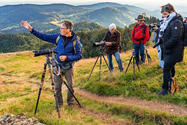 Das beste Motiv immer im Blick: Sebast...ch mit einer Gruppe im Hochschwarzwald  | Foto:  honorarfrei