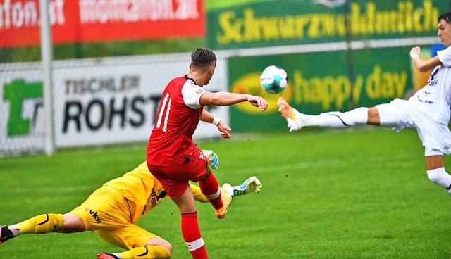 Ermedin Demirovic erzielt im ersten Testspieleinsatz direkt zwei Tore.  | Foto: Achim Keller