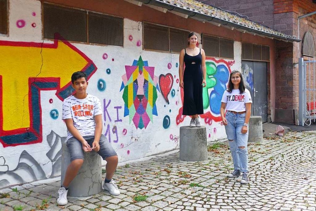 Die Jugendlichen Justin, Jenny und Azu...Erfahrungen während  der Corona-Krise.  | Foto: Elena Stenzel