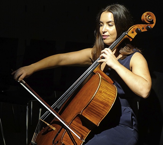 Die junge Cellistin Natalia Dauer aus ...dthalle auf schweizerischer Seite mit.  | Foto: Roswitha Frey