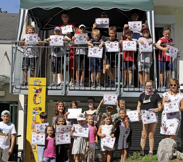 Die 22 teilnehmenden Kinder des Sommer...de alle zu Superhelden ernannt werden.  | Foto: Michelle Gntert