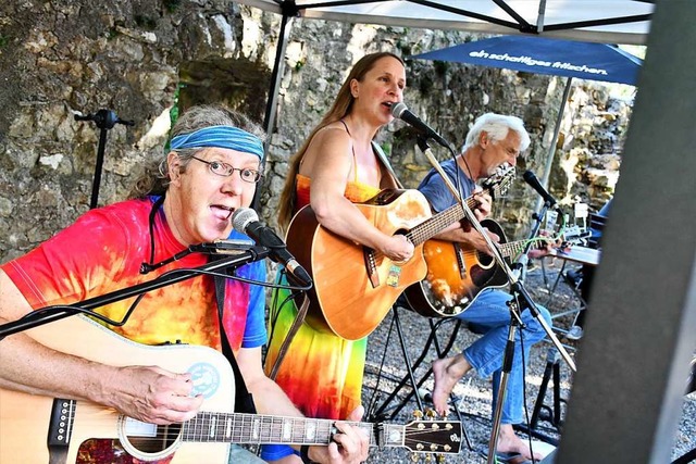 Songs zum Trumen: Beim Konzert von Ti...de der Sound  der Hippie-ra lebendig.  | Foto: Barbara Ruda