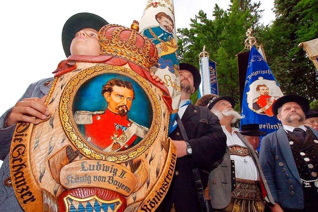 So verehren sie ihren Ludwig II. bis heute, die Knigstreuen in Bayern  | Foto: A3216 Peter Kneffel