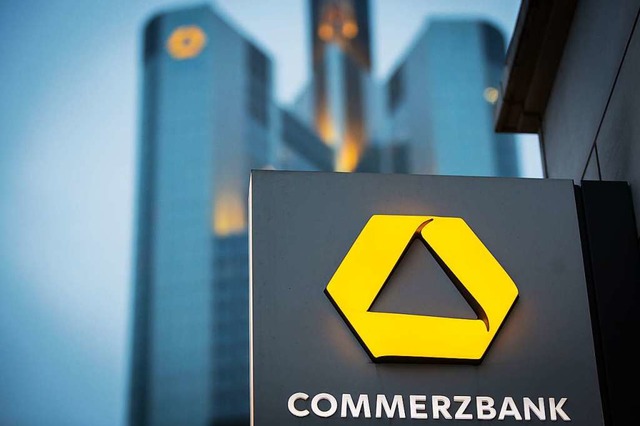 An der Commerzbank ist der deutsche Staat schon seit Jahren beteiligt.   | Foto: Frank Rumpenhorst (dpa)