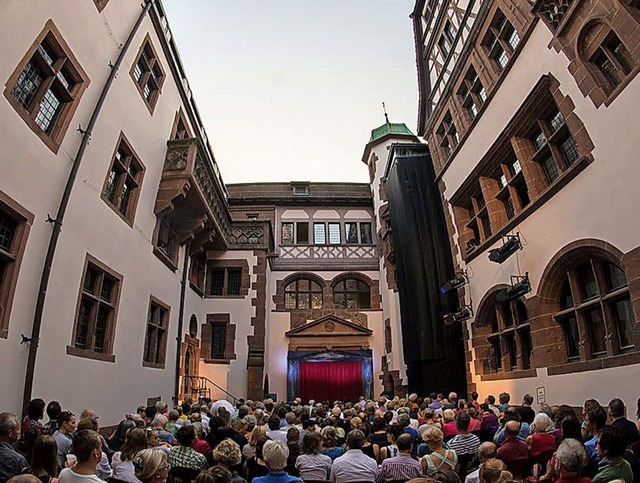 So vollbesetzt kann der Freiburger Rathausinnenhof sein: Open Air 2017  | Foto: Veranstalter