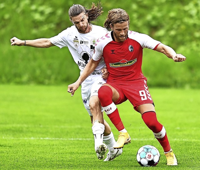 Lucas Hler (rechts) lutete mit dem 2.... Minute eine wahre Trefferserie ein.   | Foto: Achim Keller