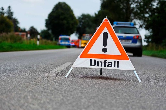 Ein Motorradfahrer strzte am Sonntag ...Biker kamen dadurch ebenfalls zu Fall.  | Foto: benjaminnolte  (stock.adobe.com)