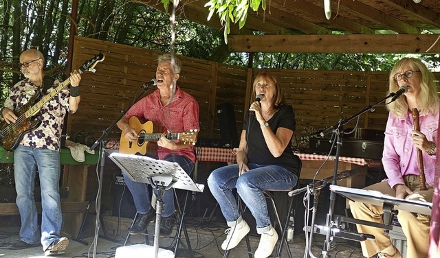 Mit irischem Folk, Woodstock-Hits und ... lauschigen Biergrdle in Adelhausen.   | Foto: Roswitha Frey