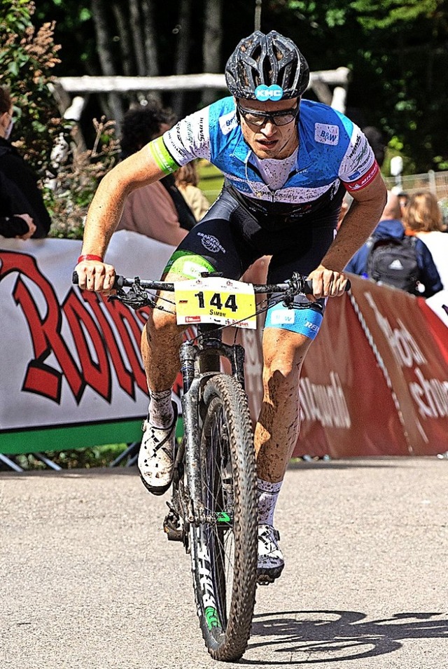 Viel Druck auf dem Pedal beim Bike-Giro: Simon Gutmann   | Foto: Wolfgang Scheu