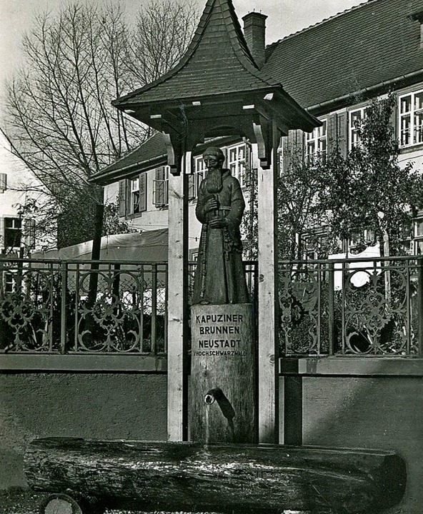 Der Kapuzinerbrunnen am Klösterle (1942).   | Foto: Roland Weis