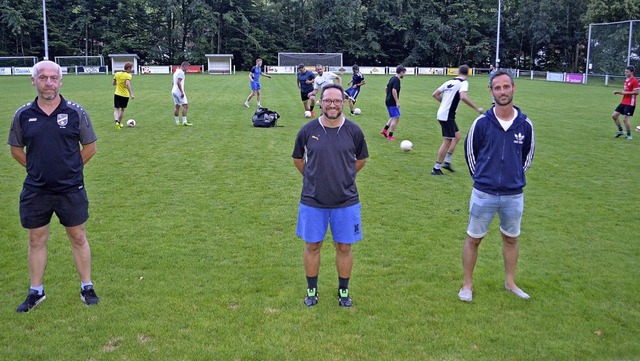 Training beim Bezirksligisten Sportgem...eiter Sebastian Klausmann (von links)   | Foto: Nikolaus Bayer
