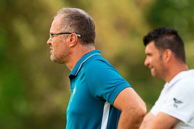 Coach Zeljko Cosic (links) vom FC Neus... ein Erfolgserlebnis ihrer Mannschaft.  | Foto: Wolfgang Scheu