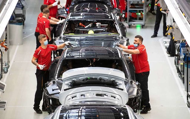 Stark vom Export abhngig: die deutsche Autoindustrie.   | Foto: Marijan Murat (dpa)