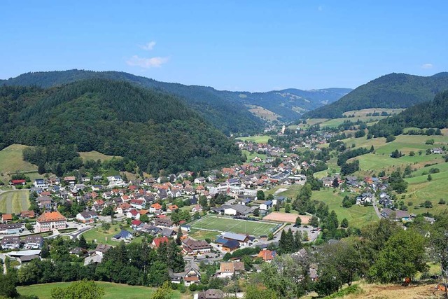 Das Gebiet der Gemeinde Mnstertal ver...und reicht auf bis zum Belchen hinauf.  | Foto: Frank Schoch