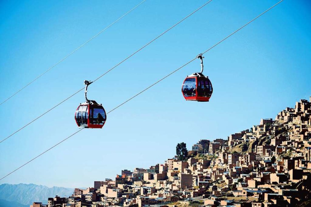 Pendler in La Paz knnen schweben: Die...t eine Seilbahnlinie nach der anderen.  | Foto: Doppelmayr