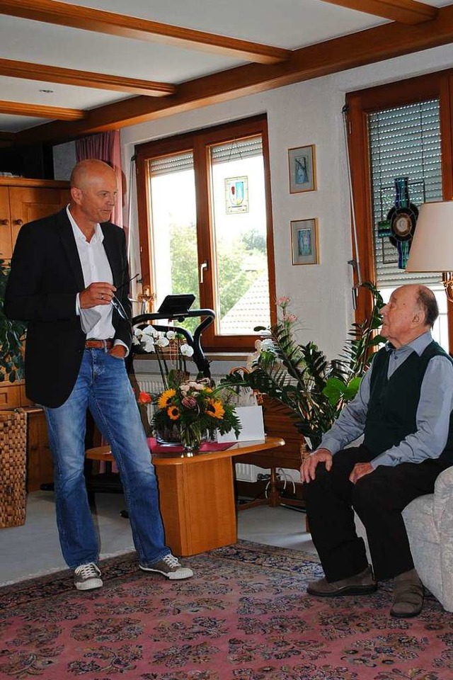 Brgermeister Zpernick und der Jubilar Ulrich Schmidt  | Foto: privat