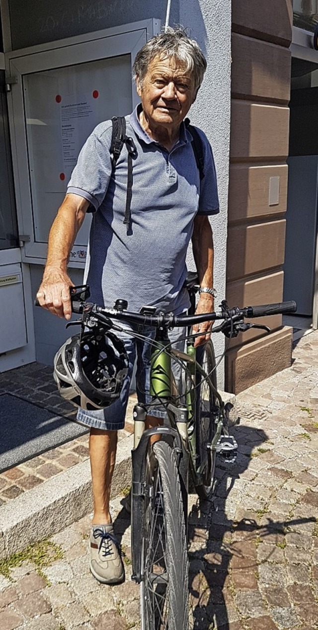 Das Fahrrad ist sein Markenzeichen &#8211; Klaus Schneidewind   | Foto: Axel Kremp