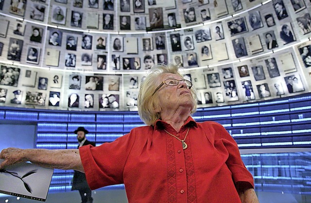 Ruth Westheimer in der Holocaust-Gedenksttte Yad Vashem  | Foto: - (dpa)