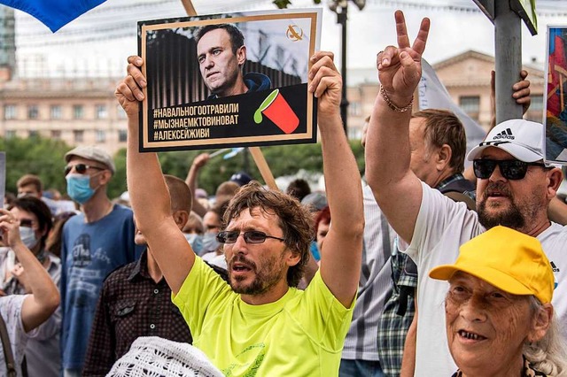 Proteste nach dem mutmalichen Anschlag auf Alexej Nawalny  | Foto: Igor Volkov (dpa)