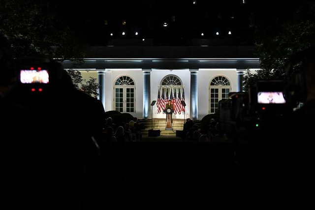 Wahlkampf am Weien Haus  | Foto: BRENDAN SMIALOWSKI (AFP)