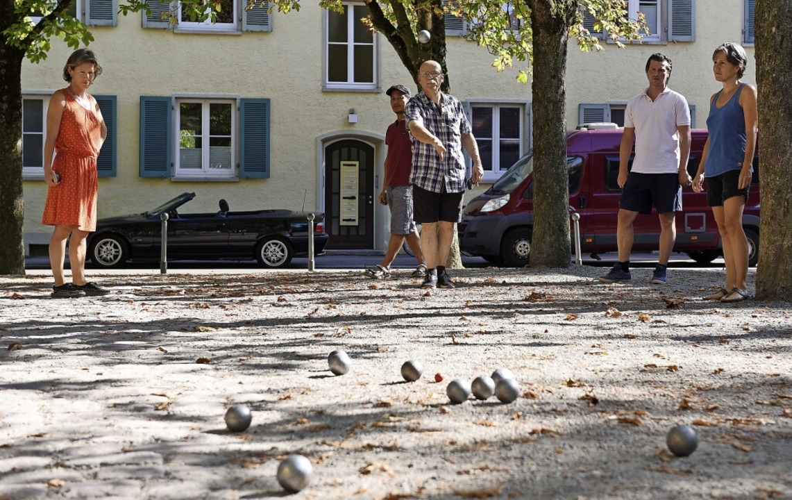 Thierry Kraus (Mitte) kommt fast jeden...is zum Spiel statt des blichen Biers.  | Foto: Rita Eggstein